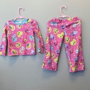 Girls size 4 Shopkins pajama set.